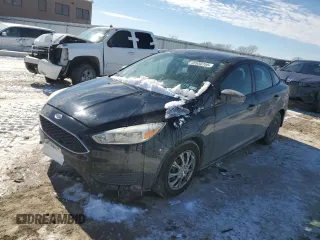 2017 Ford Focus S z VIN 1FADP3E22HL214268, wystawiony jako Copart lot #45956705 z przebiegiem 87 321 mil mil oraz Szkoda całkowita • Salvage title. Historia ofert i sprzedaży dostępna na DreamBid. Obrazek 1.