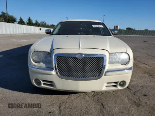 2005 Chrysler 300 C z VIN 2C3JA63H05H504299, wystawiony jako Copart lot #82318874 z przebiegiem 88 039 mil mil oraz Szkoda całkowita • Salvage title. Historia ofert i sprzedaży dostępna na DreamBid. Obrazek 5.