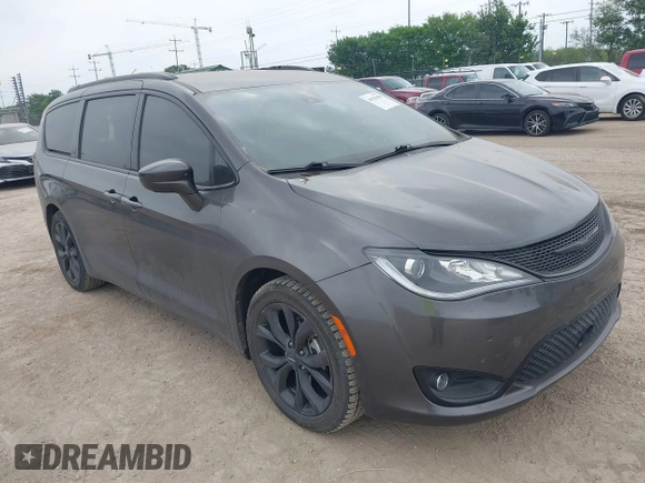 2020 Chrysler Pacifica Touring L with VIN 2C4RC1BG6LR247919, listed as a IAAI auction lot 41930508 with 66,952 mi miles and . Bid and sale history available at DreamBid. Image 1.