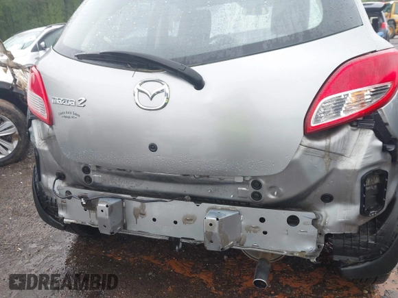 2011 Mazda 2 Sport with VIN JM1DE1HY1B0127409, listed as a IAAI auction lot 42015727 with 154,385 mi miles. Bid and sale history available at carsss.com. Image 14.