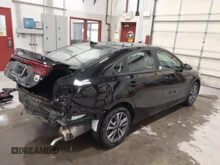 2024 Kia Forte LXS z VIN 3KPF24ADXRE831698, wystawiony jako IAAI lot #41337698 z przebiegiem 1 843 mil mil oraz . Historia ofert i sprzedaży dostępna na DreamBid. Obrazek 4.