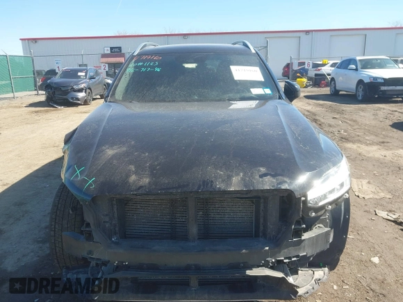 2018 Volvo XC90 Momentum with VIN YV4A22PKXJ1325880, listed as a IAAI auction lot 41719160 with 105,810 mi miles. Bid and sale history available at carsss.com. Image 13.