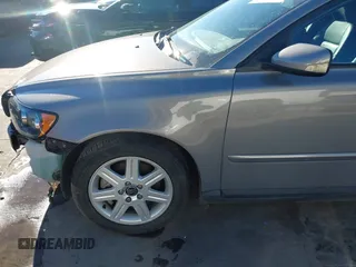 2005 Volvo S40 with VIN YV1MS682352101690, listed as a IAAI auction lot 41381539 with 104,494 mi miles. Bid and sale history available at carsss.com. Image 19.
