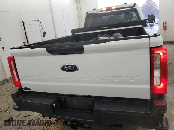 2023 Ford F-350 z VIN 1FT8W3BA7PED76510, wystawiony jako Copart lot #82895064 z przebiegiem 26 656 mil mil oraz Szkoda całkowita • Salvage title. Historia ofert i sprzedaży dostępna na DreamBid. Obrazek 6.