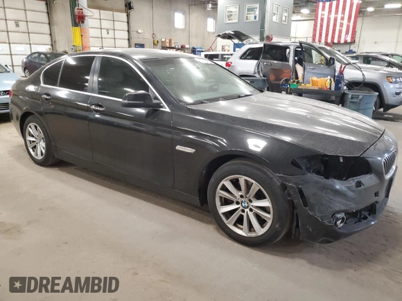 2015 BMW 5 Series 528i z VIN WBA5A5C59FD512538, wystawiony jako Copart lot #53160655 z przebiegiem 122 980 mil mil oraz Czysty tytuł • Clean title. Historia ofert i sprzedaży dostępna na DreamBid. Obrazek 4.