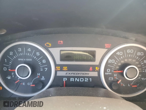 2005 Ford Expedition Limited with VIN 1FMFU20575LA08085, listed as a Copart auction lot 69484164 with 207,294 mi miles and Non Repairable. Bid and sale history available at carsss.com. Image 9.