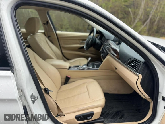 2013 BMW 3 Series 328i xDrive z VIN WBA3B5C52DF595266, wystawiony jako Copart lot #56255645 z przebiegiem 131 540 mil mil oraz Czysty tytuł • Clean title. Historia ofert i sprzedaży dostępna na DreamBid. Obrazek 5.