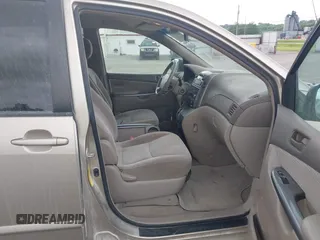 2006 Toyota Sienna CE z VIN 5TDZA23C16S491786, wystawiony jako IAAI lot #42510325 z przebiegiem 318 053 mil mil oraz . Historia ofert i sprzedaży dostępna na DreamBid. Obrazek 5.