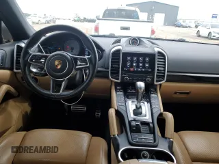 2017 Porsche Cayenne S z VIN WP1AB2A20HLA53039, wystawiony jako Copart lot #85044834 z przebiegiem 56 737 mil mil oraz Szkody całkowita. Historia ofert i sprzedaży dostępna na DreamBid. Obrazek 8.