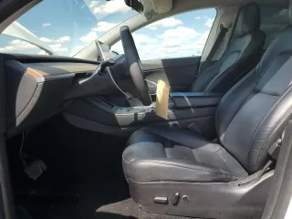 2021 Tesla Model Y Long Range z VIN 5YJYGAEE4MF267156, wystawiony jako Copart lot #50634185 z przebiegiem 72 850 mil mil oraz Szkoda całkowita • Salvage title. Historia ofert i sprzedaży dostępna na DreamBid. Obrazek 7.