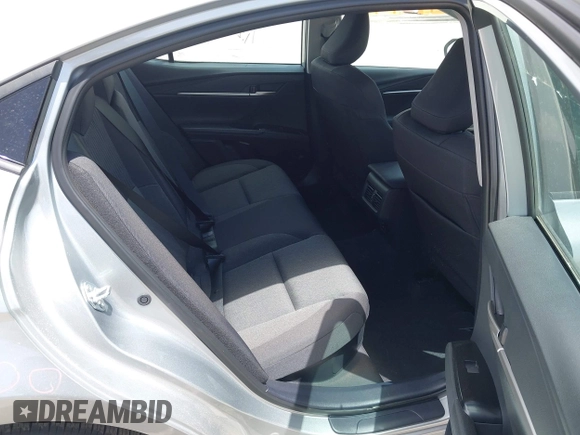 2025 Toyota Camry LE z VIN 4T1DAACKXSU137360, wystawiony jako IAAI lot #42245564 z przebiegiem 1 247 mil mil oraz . Historia ofert i sprzedaży dostępna na DreamBid. Obrazek 8.