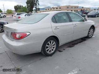 2003 Lexus ES 300 with VIN JTHBF30G330137880, listed as a IAAI auction lot 42074863 with 232,533 mi miles. Bid and sale history available at carsss.com. Image 4.