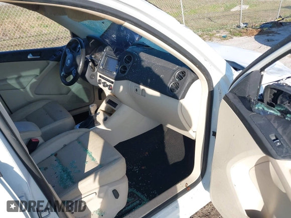 2015 Volkswagen Tiguan SE with VIN WVGAV7AX5FW600170, listed as a IAAI auction lot 41460660 with Not provided miles and . Bid and sale history available at DreamBid. Image 5.