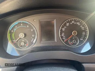 2013 Volkswagen Jetta Hybrid SE с VIN 3VW637AJ1DM296938, выставлен на аукционе Copart как лот 43277665 с пробегом Не указан миль и Чистый • Clean title. История ставок и продаж доступна на DreamBid. Изображение 8.