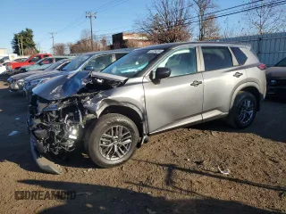 2022 Nissan Rogue S z VIN 5N1BT3ABXNC707870, wystawiony jako Copart lot #81234334 z przebiegiem 29 169 mil mil oraz Szkoda całkowita • Salvage title. Historia ofert i sprzedaży dostępna na DreamBid. Obrazek 1.