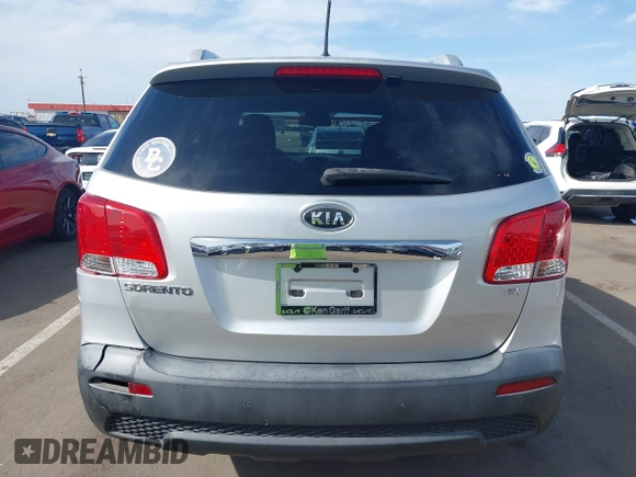 2011 Kia Sorento EX with VIN 5XYKU3A12BG076595, listed as a IAAI auction lot 41920914 with 190,751 mi miles. Bid and sale history available at carsss.com. Image 16.