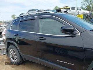 2019 Jeep Cherokee Latitude Plus with VIN 1C4PJMLB5KD489488, listed as a IAAI auction lot 42147598 with 33,002 mi miles and . Bid and sale history available at carsss.com. Image 14.