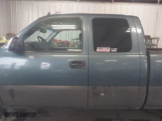 2006 Chevrolet Silverado 1500 LT2 with VIN 1GCEK19B36Z106215, listed as a IAAI auction lot 40699968 with 183,870 mi miles. Bid and sale history available at carsss.com. Image 13.