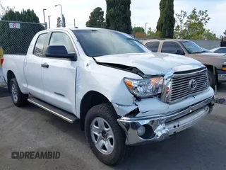 2013 Toyota Tundra z VIN 5TFRM5F11DX056907, wystawiony jako IAAI lot #42045615 z przebiegiem 194 356 mil mil oraz . Historia ofert i sprzedaży dostępna na DreamBid. Obrazek 1.