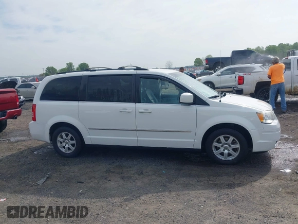 2010 Chrysler Town & Country Touring with VIN 2A4RR5D19AR188015, listed as a IAAI auction lot 41997283 with 172,877 mi miles. Bid and sale history available at carsss.com. Image 13.