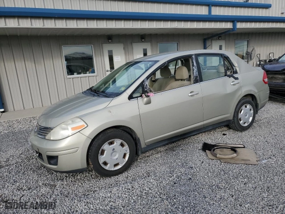 2007 Nissan Versa 1.8 S with VIN 3N1BC11E67L454060, listed as a Copart auction lot 86876104 with 100,485 mi miles and Salvage Title. Bid and sale history available at carsss.com. Image 1.