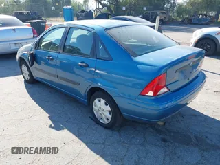 2000 Ford Focus LX with VIN 1FAFP33P8YW330922, listed as a IAAI auction lot 41643279 with 153,400 mi miles and . Bid and sale history available at carsss.com. Image 3.