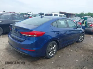 2017 Hyundai Elantra SE z VIN 5NPD84LFXHH128875, wystawiony jako IAAI lot #42260974 z przebiegiem 103 009 mil mil oraz . Historia ofert i sprzedaży dostępna na DreamBid. Obrazek 4.
