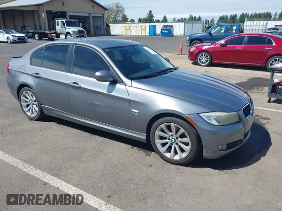 2011 BMW 3 Series 328i xDrive z VIN WBAPK5G52BNN81964, wystawiony jako IAAI lot #42206128 z przebiegiem 118 752 mil mil oraz . Historia ofert i sprzedaży dostępna na DreamBid. Obrazek 1.