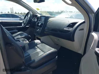 2014 Chrysler Town & Country Touring with VIN 2C4RC1BG6ER463885, listed as a IAAI auction lot 41943602 with 154,815 mi miles. Bid and sale history available at carsss.com. Image 5.