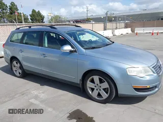 2008 Volkswagen Passat z VIN WVWLK93C28E091031, wystawiony jako IAAI lot #41915989 z przebiegiem 68 279 mil mil oraz . Historia ofert i sprzedaży dostępna na DreamBid. Obrazek 1.
