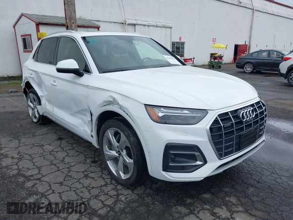 2021 Audi Q5 Prestige with VIN WA1CAAFY8M2099653, listed as a IAAI auction lot 41903022 with 27,611 mi miles. Bid and sale history available at carsss.com. Image 1.