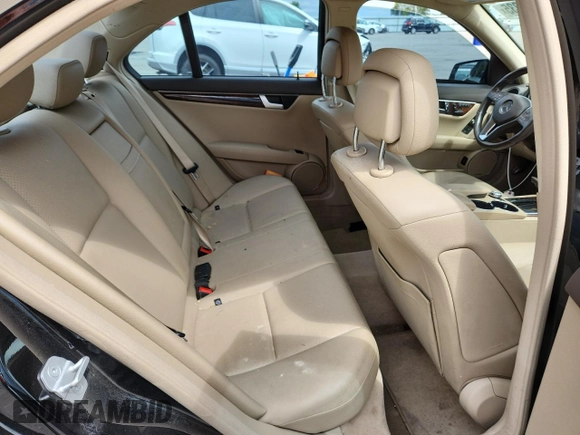 2012 Mercedes-Benz C 250 Sport z VIN WDDGF4HBXCR200013, wystawiony jako Copart lot #58345935 z przebiegiem 111 378 mil mil oraz Szkoda całkowita • Salvage title. Historia ofert i sprzedaży dostępna na DreamBid. Obrazek 10.