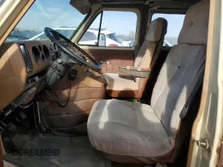 1979 GMC Vandura z VIN TGR2597506100, wystawiony jako Copart lot #51086615 z przebiegiem 25 002 mil mil oraz Tytuł czysty. Historia ofert i sprzedaży dostępna na DreamBid. Obrazek 7.
