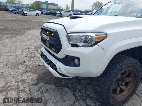 2018 Toyota Tacoma SR with VIN 3TMCZ5AN5JM125066, listed as a IAAI auction lot 41961168 with 88,497 mi miles. Bid and sale history available at carsss.com. Image 18.