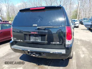 2011 GMC Yukon XL Denali with VIN 1GKS2MEF9BR175678, listed as a IAAI auction lot 41878478 with 226,715 mi miles. Bid and sale history available at carsss.com. Image 16.