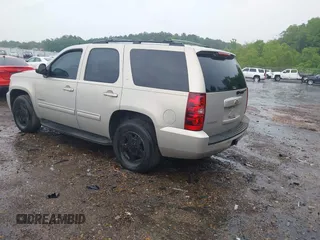2010 Chevrolet Tahoe LT z VIN 1GNMCBE32AR228142, wystawiony jako IAAI lot #42119831 z przebiegiem 220 026 mil mil oraz . Historia ofert i sprzedaży dostępna na DreamBid. Obrazek 3.
