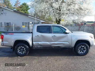 2016 Toyota Tacoma SR with VIN 3TMCZ5AN9GM001620, listed as a IAAI auction lot 41902924 with 117,462 mi miles. Bid and sale history available at carsss.com. Image 14.