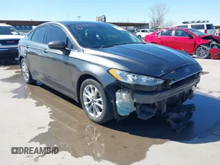 2020 Ford Fusion SE with VIN 3FA6P0HD3LR136288, listed as a IAAI auction lot 41699942 with 99,409 mi miles. Bid and sale history available at carsss.com. Image 1.