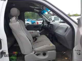 2002 Ford F-150 XL z VIN 1FTRX18L92NB61413, wystawiony jako IAAI lot #42306426 z przebiegiem 259 658 mil mil oraz . Historia ofert i sprzedaży dostępna na DreamBid. Obrazek 5.