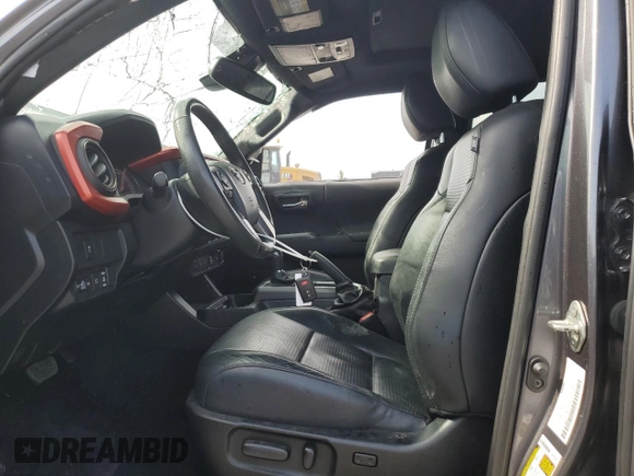 2020 Toyota Tacoma SR5 z VIN 3TYDZ5BN9LT000209, wystawiony jako Copart lot #56127875 z przebiegiem 92 350 mil mil oraz Szkoda całkowita • Salvage title. Historia ofert i sprzedaży dostępna na DreamBid. Obrazek 7.