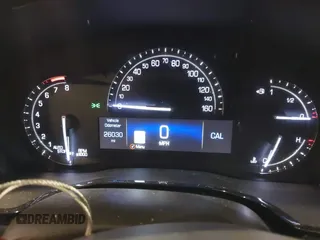 2019 Cadillac XT5 Luxury AWD z VIN 1GYKNDRS0KZ213092, wystawiony jako IAAI lot #41510497 z przebiegiem 26 030 mil mil oraz . Historia ofert i sprzedaży dostępna na DreamBid. Obrazek 7.