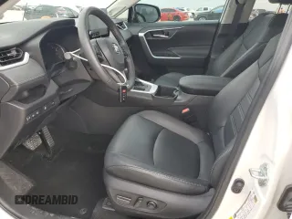 2024 Toyota RAV4 XLE Premium z VIN 2T3C1RFV1RW301807, wystawiony jako Copart lot #54978805 z przebiegiem 24 393 mil mil oraz Czysty tytuł • Clean title. Historia ofert i sprzedaży dostępna na DreamBid. Obrazek 7.