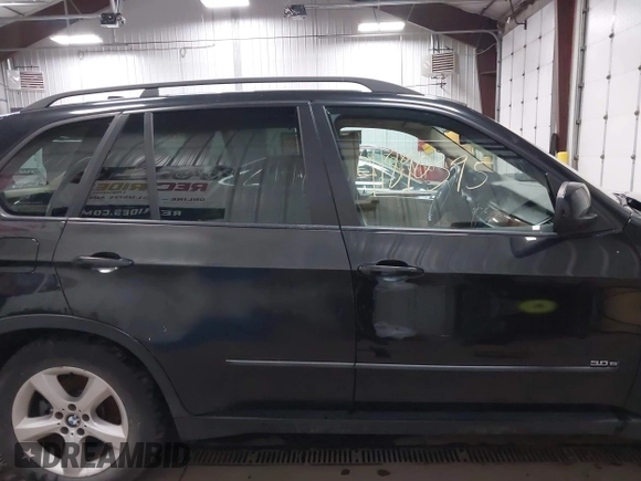 2008 BMW X5 3.0si with VIN 5UXFE43528L001685, listed as a IAAI auction lot 41890395 with 189,724 mi miles. Bid and sale history available at carsss.com. Image 13.