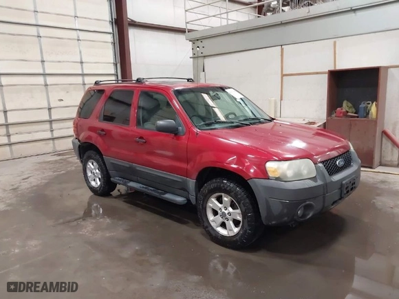 2006 Ford Escape XLT with VIN 1FMYU03106KC15575, listed as a IAAI auction lot 42017906 with 187,733 mi miles. Bid and sale history available at carsss.com. Image 1.