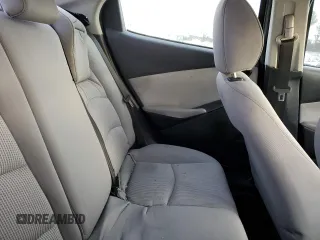 2019 Toyota Yaris L z VIN 3MYDLBYV2KY510042, wystawiony jako Copart lot #85067744 z przebiegiem Nie podano mil oraz Szkoda całkowita • Salvage title. Historia ofert i sprzedaży dostępna na DreamBid. Obrazek 10.