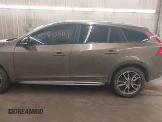 2015 Volvo V60 Cross Country T5 with VIN YV4612HK8F1001602, listed as a IAAI auction lot 41435154 with 143,575 mi miles. Bid and sale history available at carsss.com. Image 15.