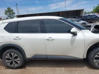 2021 Nissan Rogue SV z VIN 5N1AT3BB7MC725557, wystawiony jako IAAI lot #42172629 z przebiegiem 105 460 mil mil oraz . Historia ofert i sprzedaży dostępna na DreamBid. Obrazek 14.