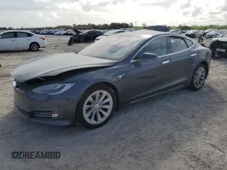2017 Tesla Model S 100D with VIN 5YJSA1E22HF188426, listed as a Copart auction lot 39728584 with 584 mi miles and Salvage Title. Bid and sale history available at carsss.com. Image 1.