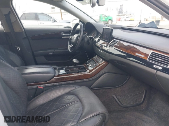 2016 Audi A8 Sport z VIN WAU43AFD3GN011061, wystawiony jako IAAI lot #42034532 z przebiegiem 109 877 mil mil oraz . Historia ofert i sprzedaży dostępna na DreamBid. Obrazek 5.