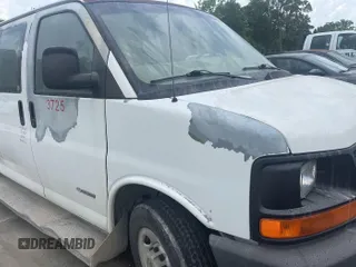 2004 Chevrolet City Express Cargo z VIN 1GAGG25U241161170, wystawiony jako IAAI lot #42470222 z przebiegiem 71 599 mil mil oraz . Historia ofert i sprzedaży dostępna na DreamBid. Obrazek 7.